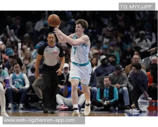 克尼佩尔半场表现亮眼9投5中贡献12分2板4助攻三分球命中率高达50